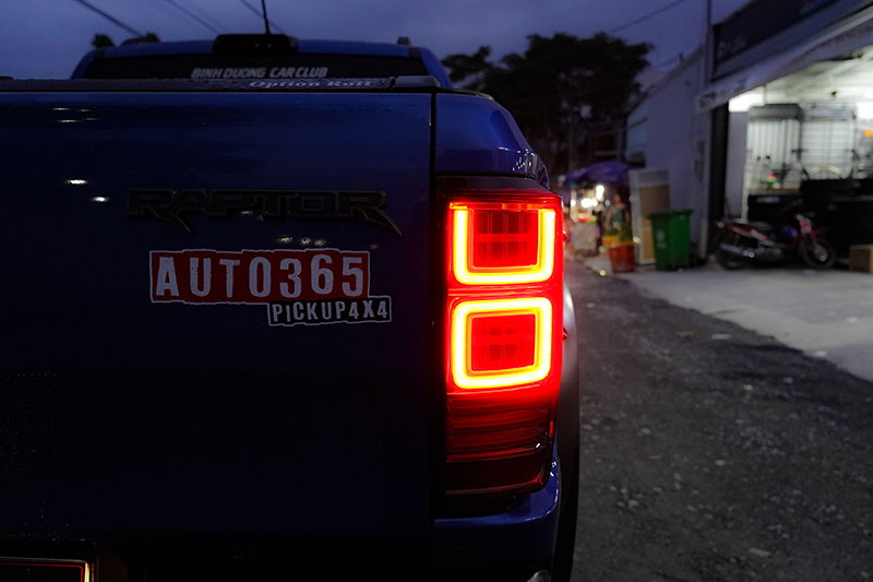 NÂNG CẤP BỘ ĐÈN HẬU MẪU RANGE ROVER CHO BÁN TẢI FORD RANGER RAPTOR TẠI AUTO365